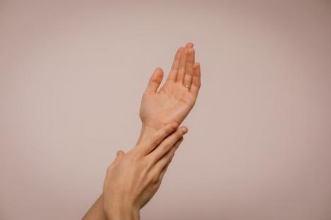 揭秘护肤秘诀让你重回青春巅峰！j9九游真人游戏第一品牌臻爱荟