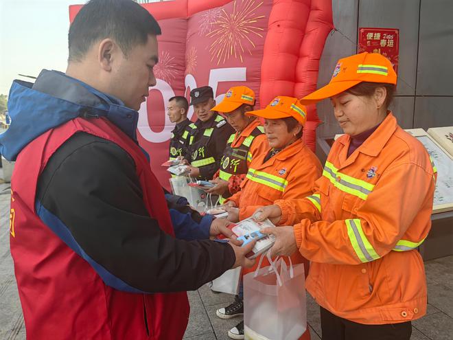 进贤服务区：慰问送关怀温暖入人心j9九游会网站入口畅行南昌分公司
