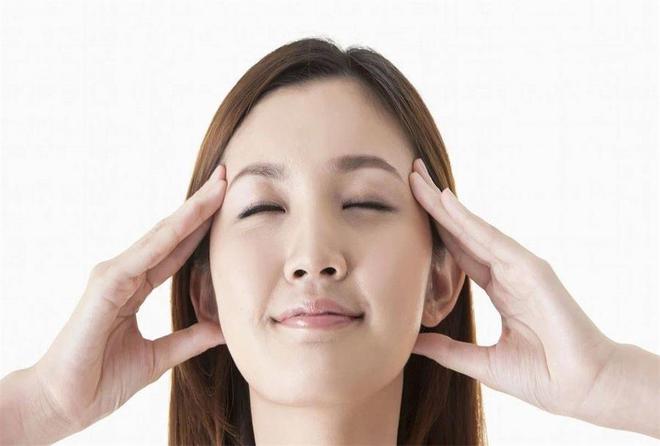 龄的秘密泄露者学会这几招更显年轻j9九游真人游戏第一品牌眼睛年(图4)